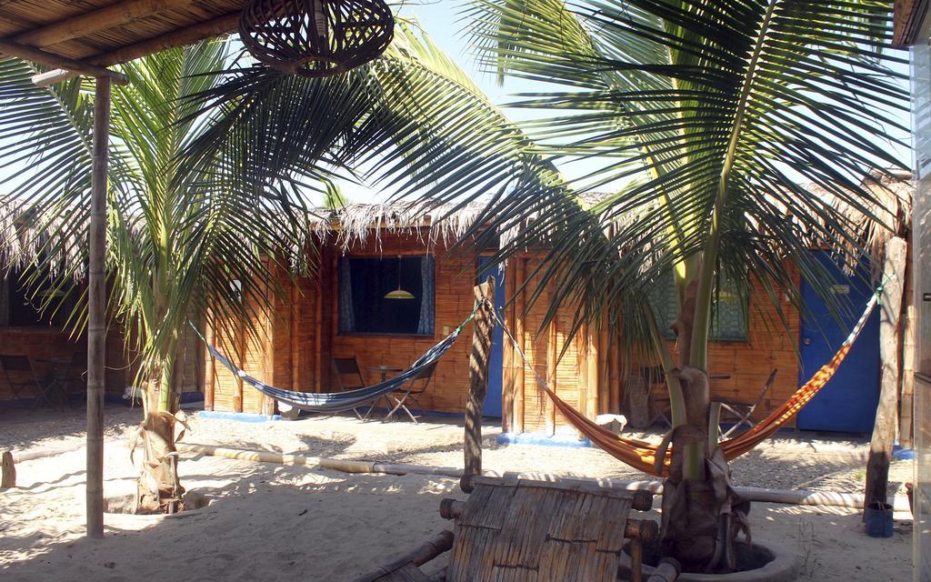 Psygon Surf Camp Vandrarhem Máncora Exteriör bild